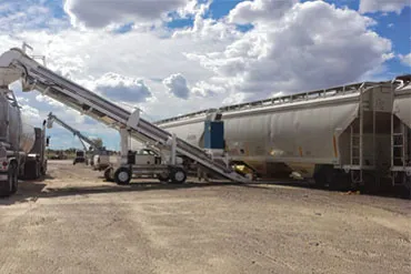 Portable railcar transloader